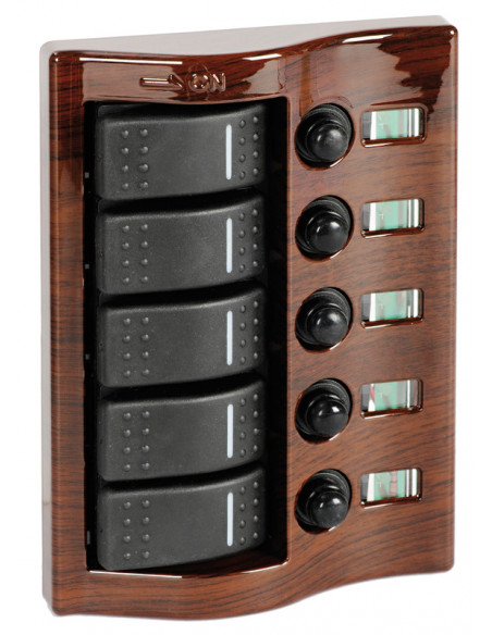 Pannello elettrico con interruttore carenato